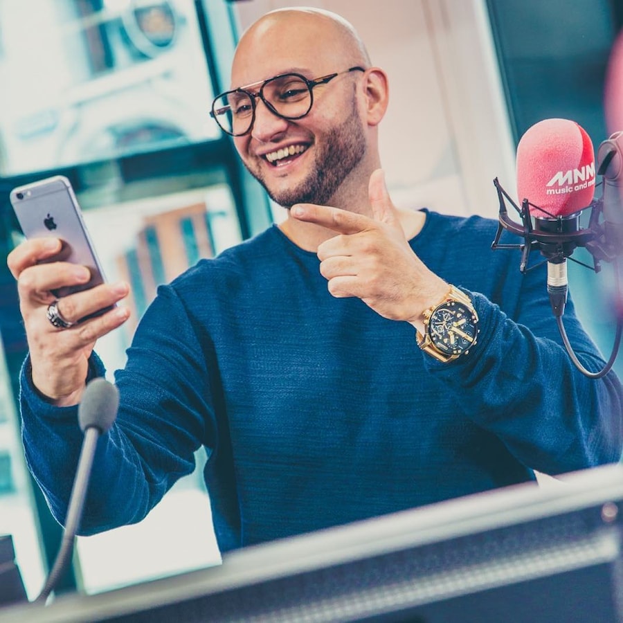 MNM-dj Brahim komt na 5 jaar met nieuwe muziek | Foto | hln.be