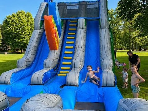 Een waterglijbaan moet voor verfrissing zorgen.