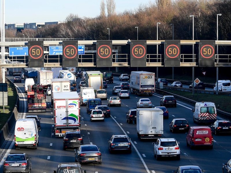 35 minuten file op de Antwerpse Ring richting Nederland door defect voertuig in Borgerhout