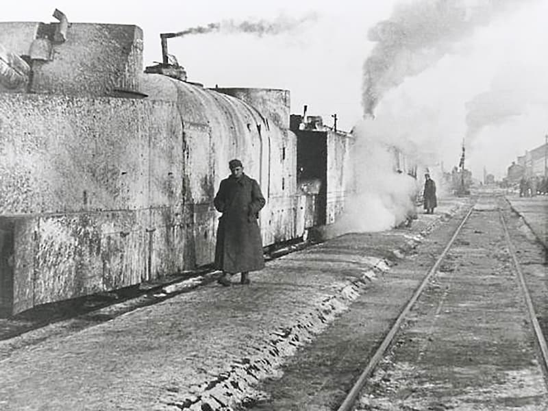 Een gepantserde trein waarin de Duitsers hun schatten vervoerden.