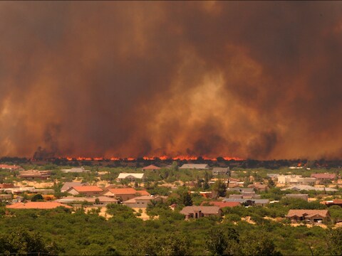 Brand in het Amerikaanse Arizona. De kost van natuurrampen kan een nieuwe wereldwijde crisis veroorzaken, waarschuwen de VN.