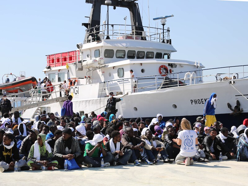 Zij haalden het wel: migranten die werden gered in de haven van Augusta op Sicilië.