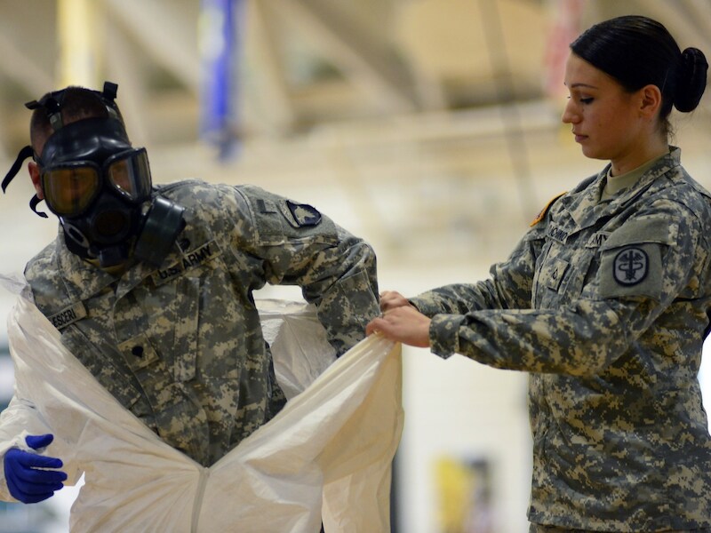 Amerikaanse militairen krijgen training voor hulp in ebolagebied