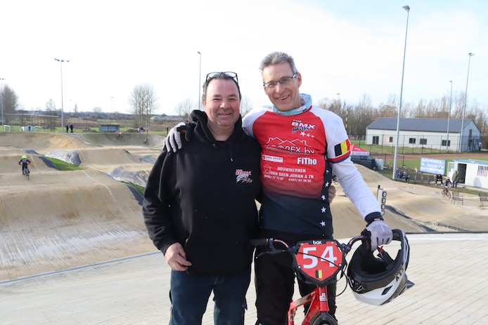 BMX-kampioen Wim (55) haalt fiets na 35 jaar opnieuw van de haak: “Die ...