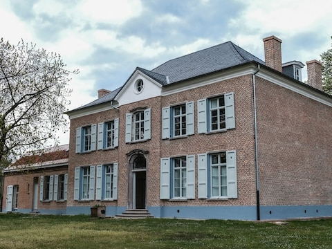 De pastorij van Olen-centrum.