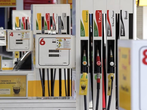 De index daalde in november vooral door prijsdalingen voor benzine, diesel, huisbrandolie, vakantiedorpen en vers fruit.