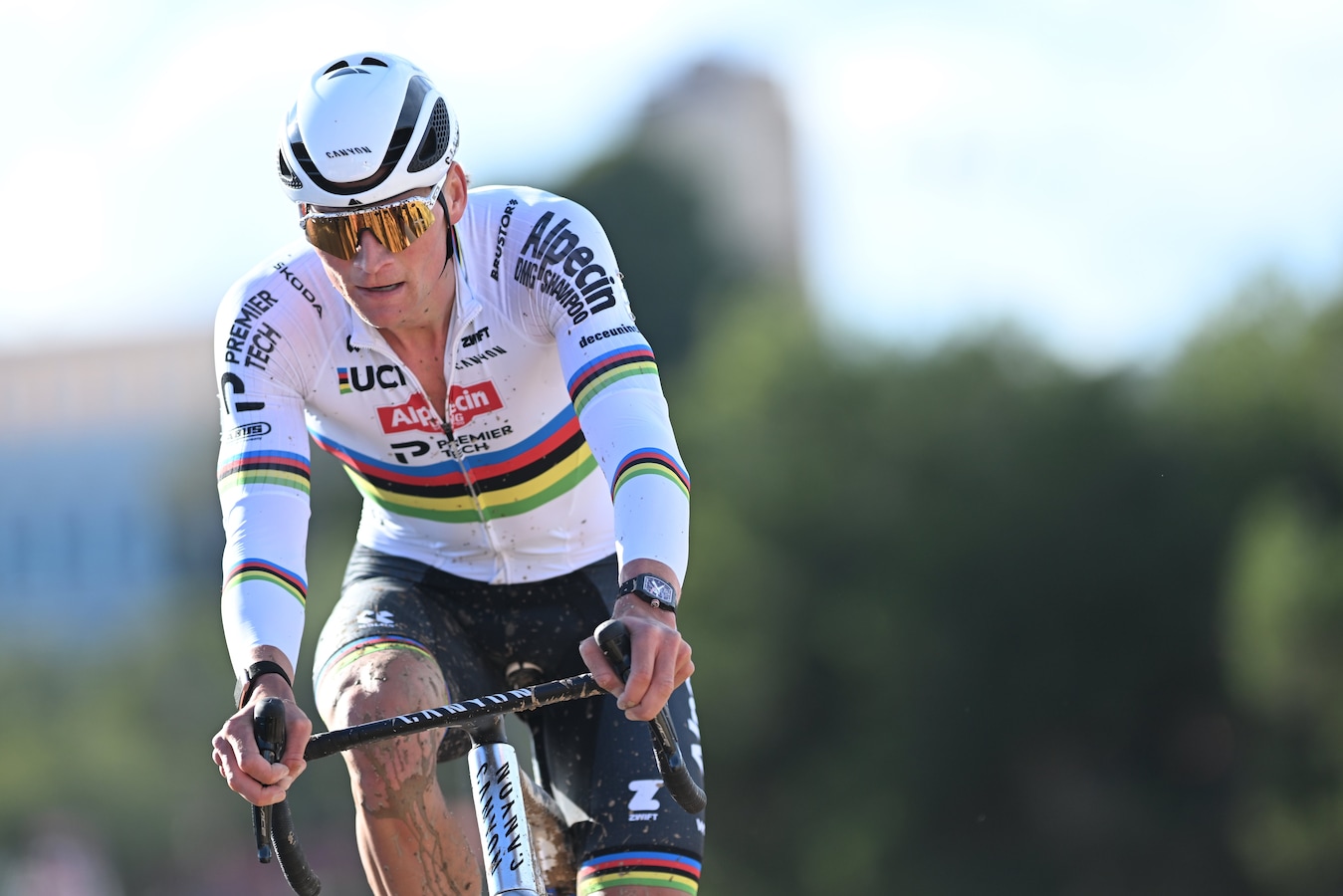 De beste veldrijder aller tijden? Hoe Mathieu Van der Poel elke cross  alleen maar groter wordt, ook in de cijfers | Foto | hln.be