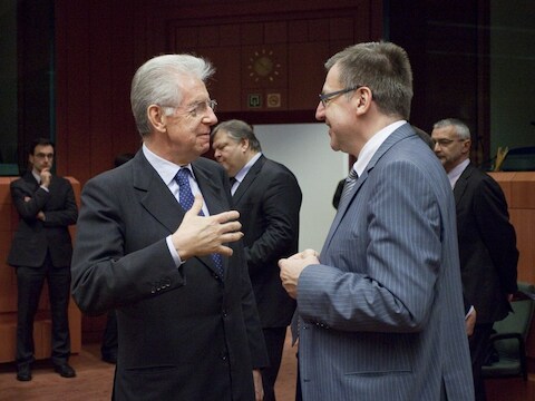 Belgisch Financiënminister Steven Van Ackere en zijn Italiaanse ambtsgenoot Mario Monti.