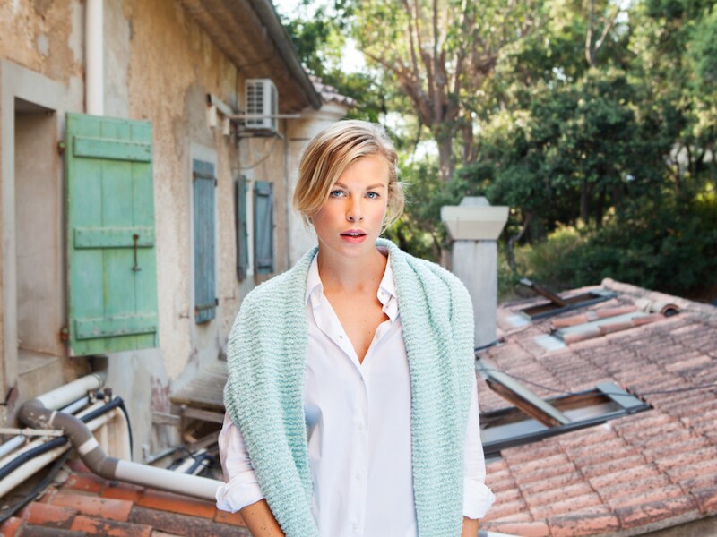 Ellen Kegels in een trui uit de LN Knits ss16-collectie.