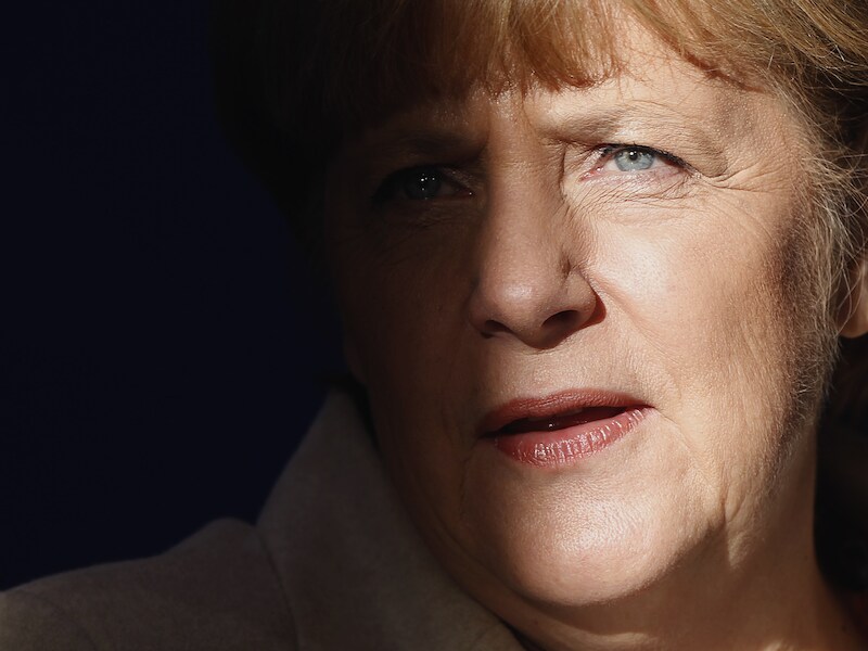 Bondskanselier Merkel spreekt van "walgelijke criminele daden" en wil het asielbeleid verstrengen, maar krijgt intussen in Duitsland heel wat kritiek te slikken.