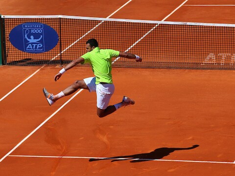 Tsonga viert zijn 29e verjaardag met een zege in Monte Carlo.