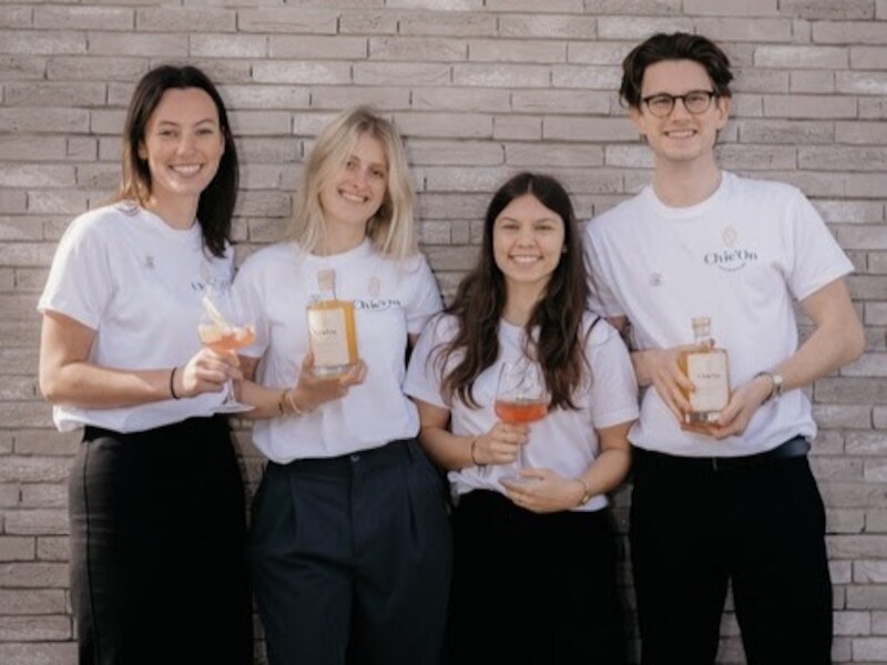 UCLL-studenten verwerken witloof in alcoholische spirit en kapen de hoofdprijs weg bij Start-Up Cup