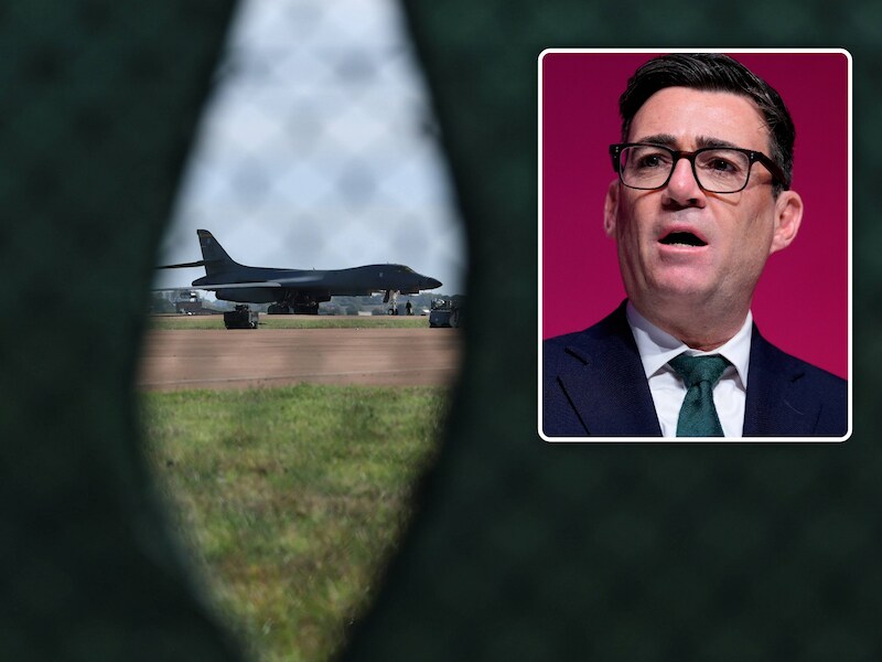 De Britse luchtmachtbasis RAF Fairford, en premier Andy Burnham.