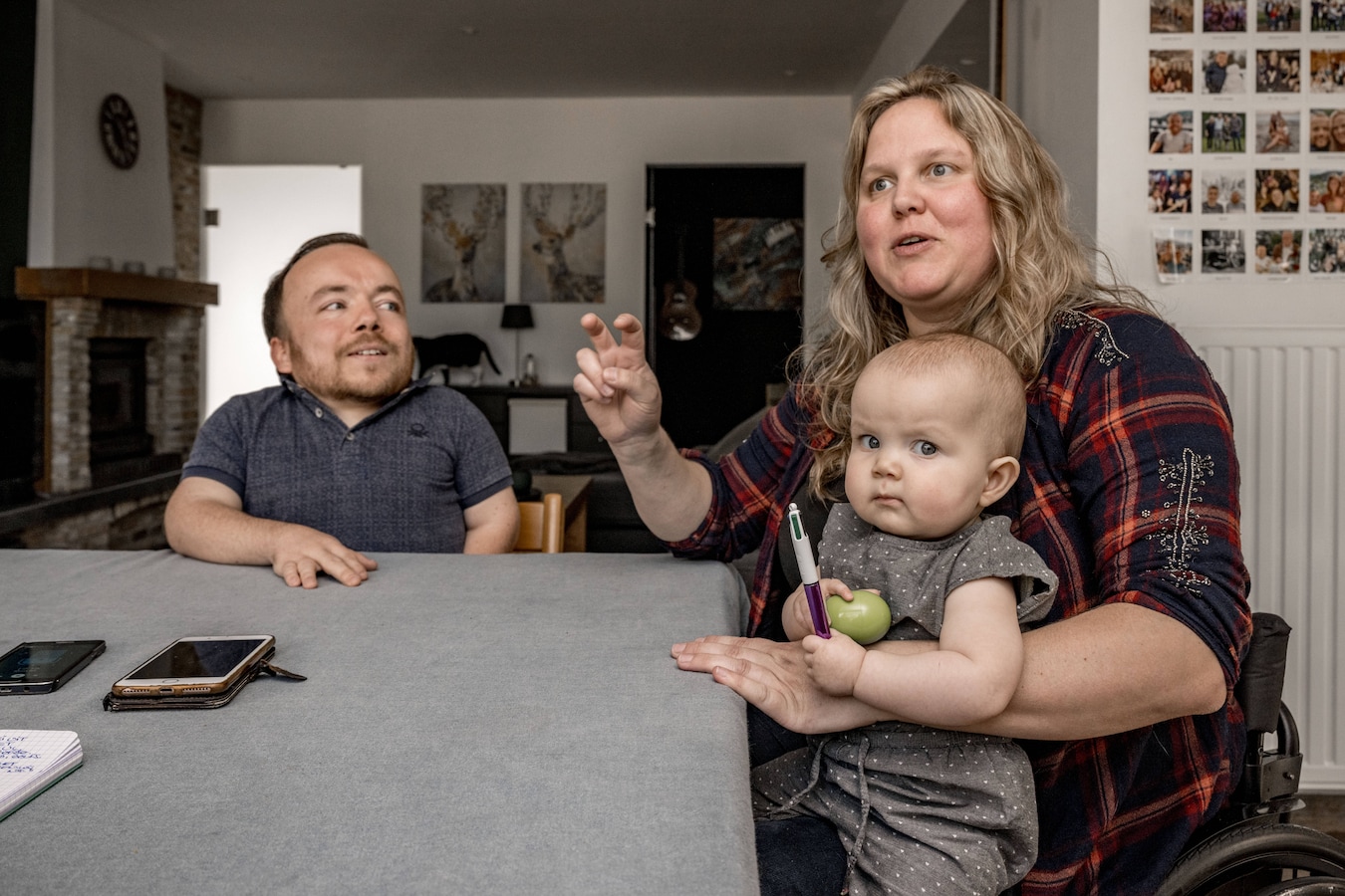 Zij zit in rolstoel, hij heeft dwerggroei. Toch kozen Lien (35) en Maarten ( 32) bewust voor een kind: “Wij geloven dat er voor álles een oplossing is”  | Foto | hln.be