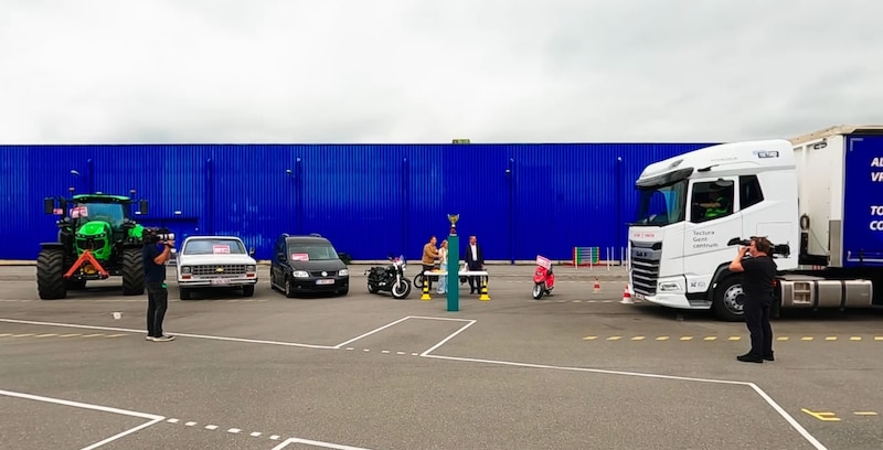 Een brommer met tweetaktmotor is even vervuilend als honderd bestelwagens”: toxicoloog  Jan Tytgat pleit voor weren van bromfietsen uit lage-emissiezones | Nieuws  | HLN.be