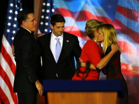 Mitt Romney, Paul Ryan en hun echtgenotes.