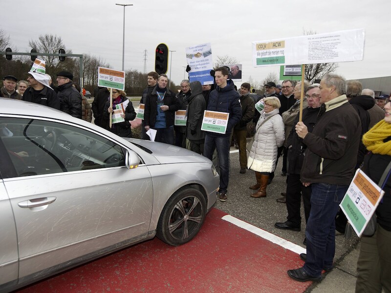 Archiefbeeld: Arcopar-aandeelhouders protesteren bij aanvang van de nieuwjaarsreceptie van CD&amp;V, januari 2014.