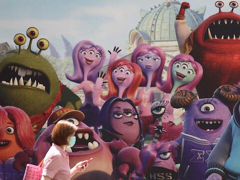 Affiche voor Monsters University op straat in Singapore.
