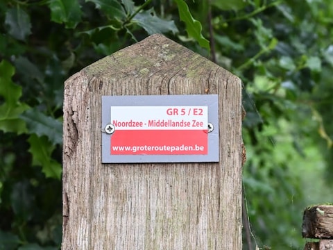 De GR5 bestaat vijftig jaar. Dat wordt op zondag 30 augustus gevierd met een jubileumwandeling op het vernieuwd traject tussen Schoten en Zoersel 