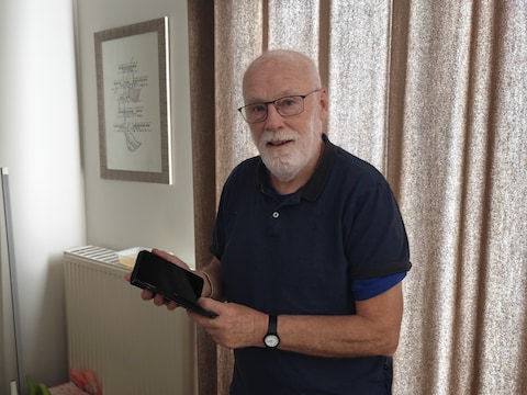 Dees (76) uit Herenthout is de eerlijke vinder ontzettend dankbaar dat die zijn smartphone naar het politiekantoor bracht.