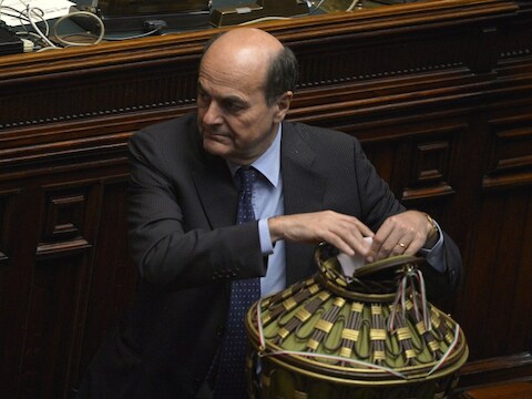 Pier Luigi Bersani stapt op als leider van de PD.