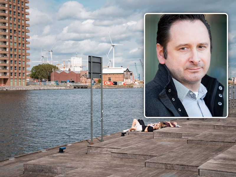 De steekpartij vond plaats aan Kattendijkdok Westkaai in Antwerpen. Inzet: politiewoordvoerder Sven Lommaert.