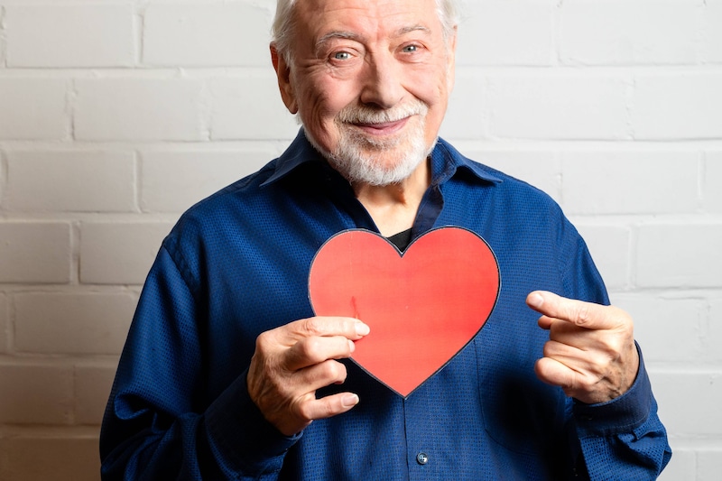 Urbanus (76) speelt in juni zijn laatste show: &ldquo;Ik heb het gevoel dat er  steeds meer nood is aan comedy in deze gekke wereld&rdquo; | Muziek | HLN.be