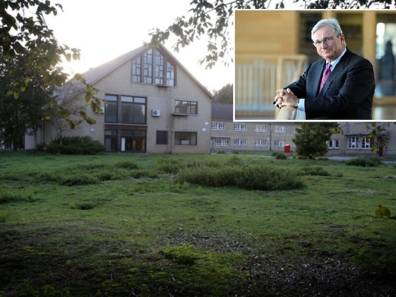 De kazerne in Koksijde. Inzet: burgemeester Marc Vanden Bussche (Open Vld).