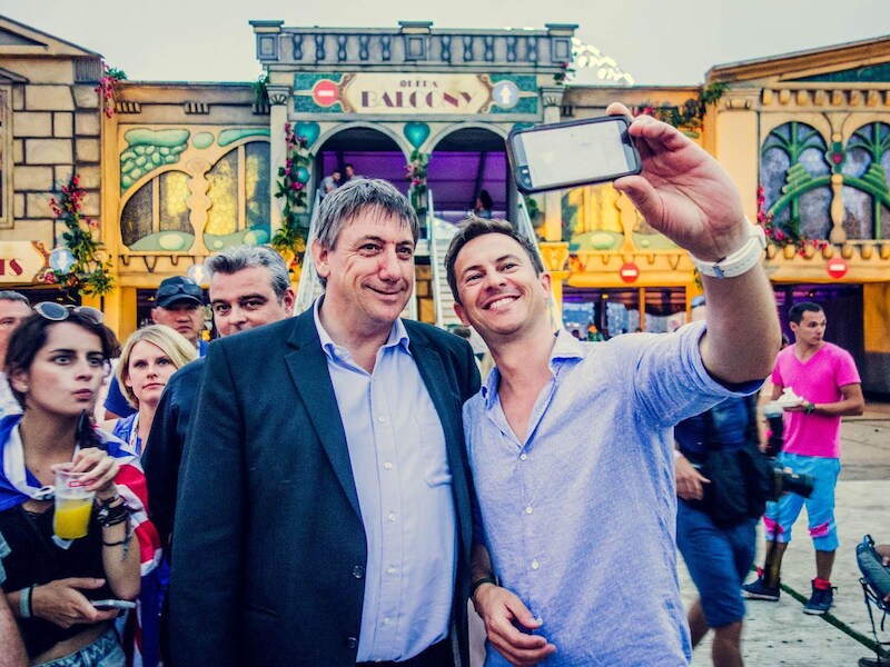 Minister Jambon op Tomorrowland.
