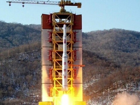 Noord-Korea lanceerde afgelopen zondag een langeafstandsraket. Volgens het land zelf om een satelliet te lanceren. Volgens Amerika kunnen met zo'n raket kernwapens naar de andere kant van de wereld gevoerd worden.