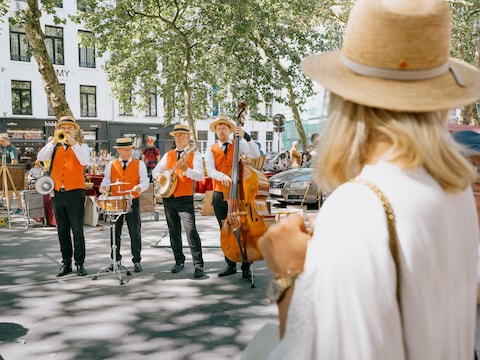 Met live muziek tussen de marktkramen zet het district de wekelijkse markten én de lokale handelaars extra in de kijker.