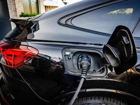 Slechts 4,91 kWh geladen, maar toch 14.500 euro betalen: laadpaal bleef jaar lang rekenen