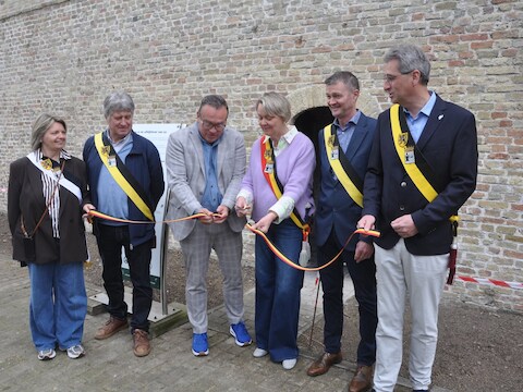 Op zaterdag 18 april kwam gedeputeerde Jurgen Vanlerberghe naar Lo om de uitkijktoren van de Sint-Pieterskerk officieel te openen.
