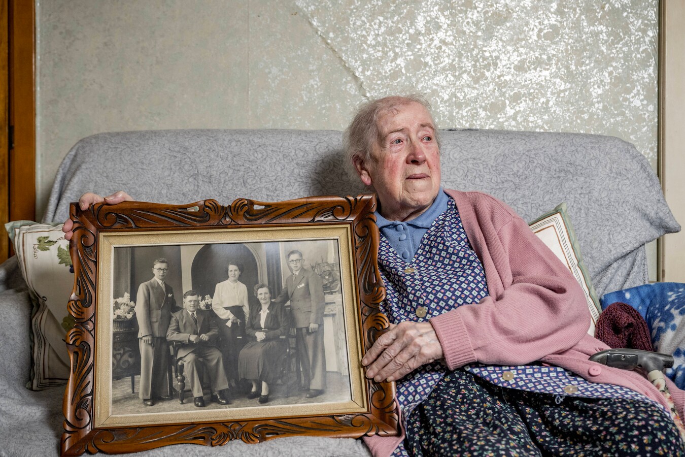 Christiane (91) kan niet met computer werken en moest daardoor na 55 jaar  haar winkeltje sluiten. “Ik was zo graag nog wat doorgegaan” | Foto | hln.be