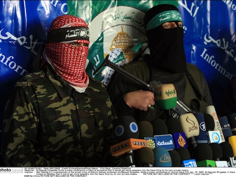 Abu Obeida (Links), woordvoerder van de gewapende vleugel van Hamas, archieffoto 2009.