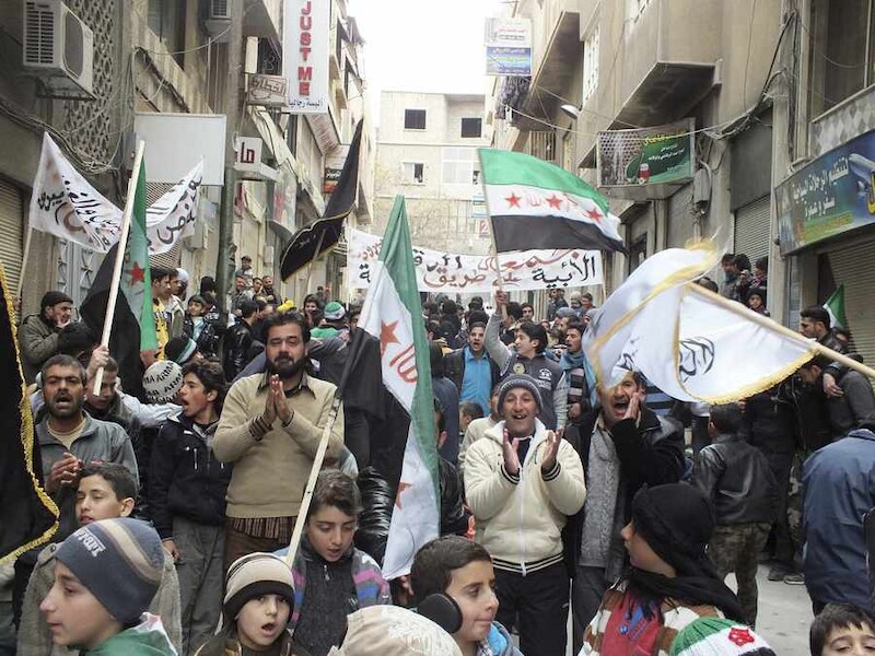 De Syrische bevolking protesteert tegen het beleid.
