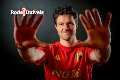 “We lachen wel eens: ‘Zeg Thibaut, wanneer ga je ermee stoppen?’”: Senne Lammens over opvolging van Courtois én waanzinnig jaar bij Man United