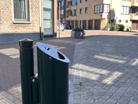 De allereerste peukenzuil in het Schotens straatbeeld 