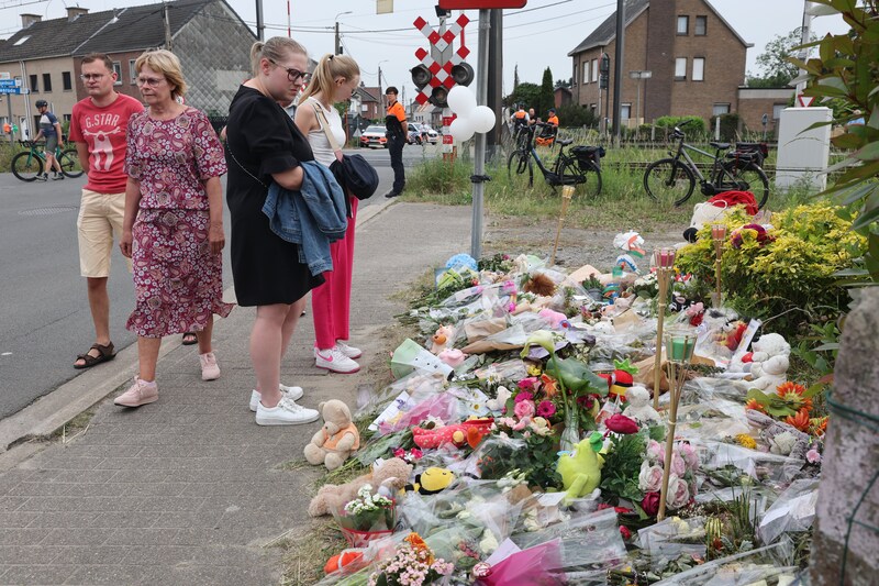 Stille wake voor de slachtoffers van het schoolbusdrama in Buggenhout.