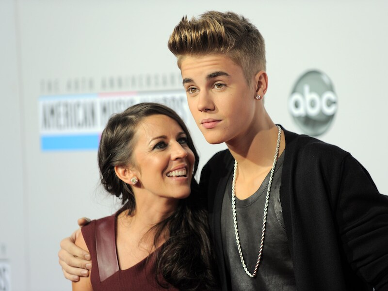 Toen was er nog geen vuiltje aan de lucht: Pattie Mallette en haar zoon Justin Bieber op de American Music Awards 2012.