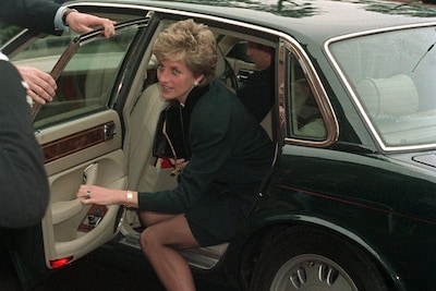 Jaguar van prinses Diana waarin ze ‘wraakjurk’ droeg binnenkort geveild in Engeland