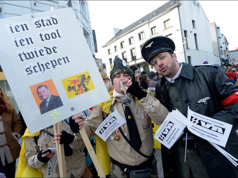 De carnavalsgroep Eftepie ging in 2013 verkleed als SS'ers de straat op en tackelde de Aalsterse coalitie met het uitdelen van 'SS-VA'-vlaggetjes. Verschillende organisaties, tot de UNESCO toe, reageerden verbolgen op de satire.