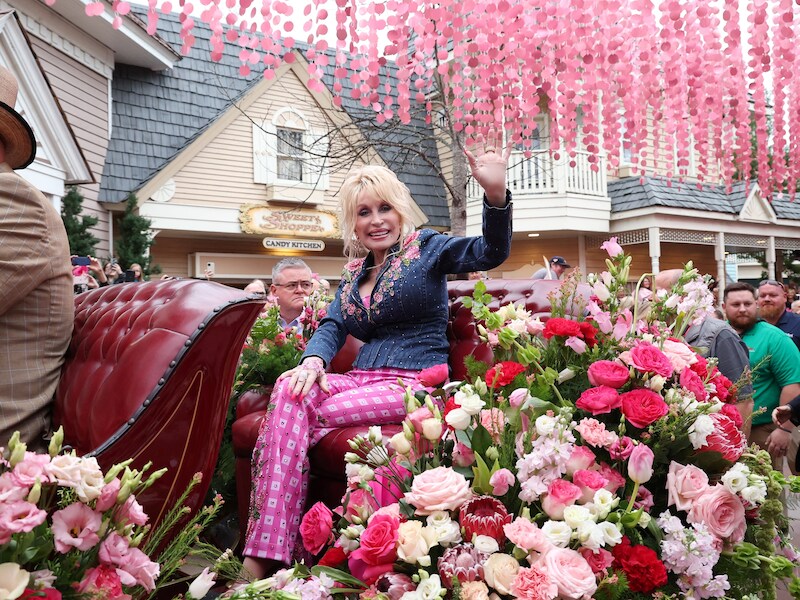 Dolly Parton in haar eigen pretpark Dollywood, in 2024.