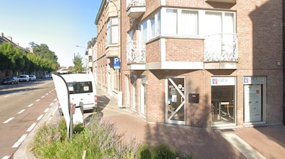 15-jarige bestuurder crasht met wagen tegen woning in Sint-Truiden