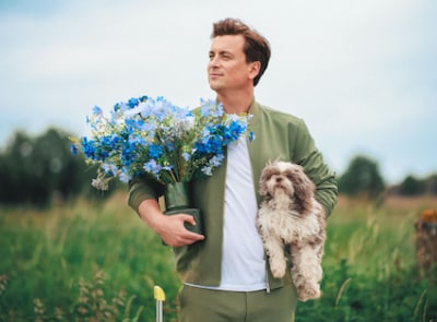 Niels Destadsbader lanceert nieuwe single ‘Vuur en vlam’ en kondigt theatertour aan