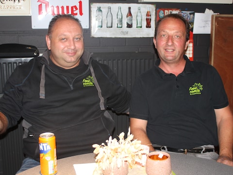 Twee leden van het feestcomité van Alveringem: voorzitter Dries De Ruyter en Bart Niville.