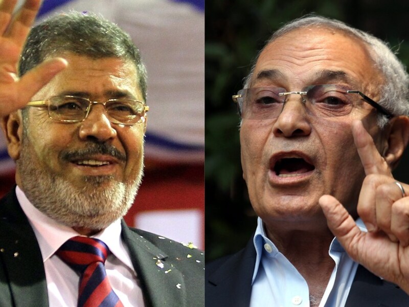 De presidentskandidaten Mohammed Mursi (l.) en Ahmed Shafiq (r.).