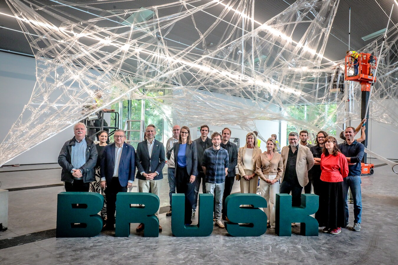 Historisch moment: eerste kunst verschijnt in nieuwe ...