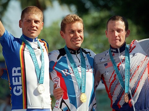 Ullrich, Ekimov en Armstrong op het podium in Sydney.