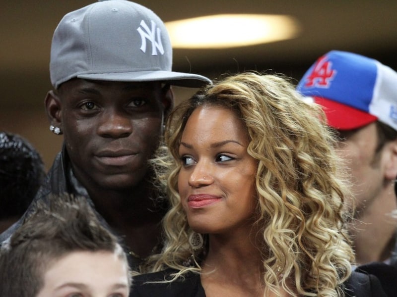 Balotelli meent het naar eigen zeggen echt met onze landgenote.